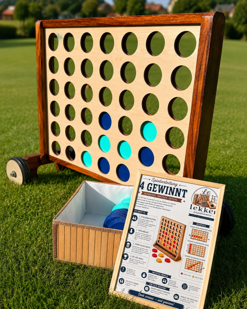 XXL 4 Gewinnt Holzspiel von lekker experience auf einer Rasenfläche
